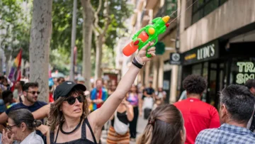 European Anti-Tourism Trend Escalates as Protesters Target Tourists with Water Guns