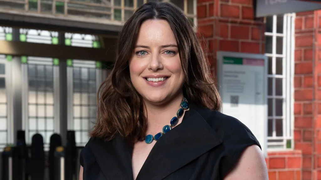Zoe Slater returns to EastEnders