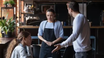Diners Laugh as Waitress Gets Scammed — ‘Why Is This the Norm?’ She Asks